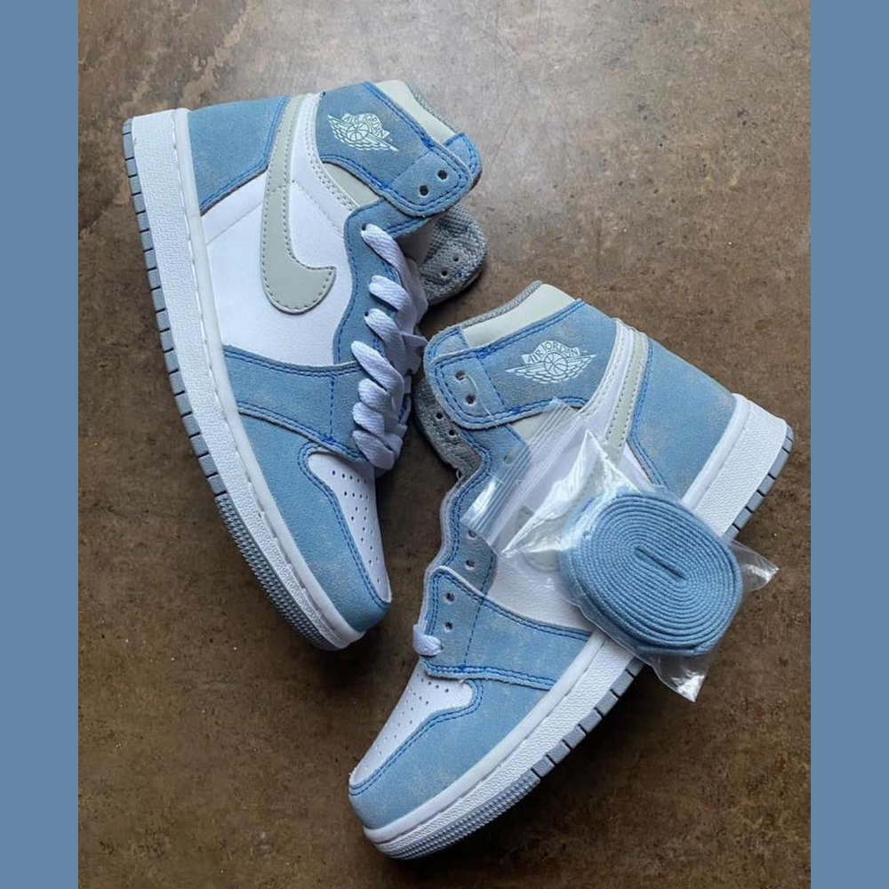 Air Jordan 1 Retro High OG 'University Blue'