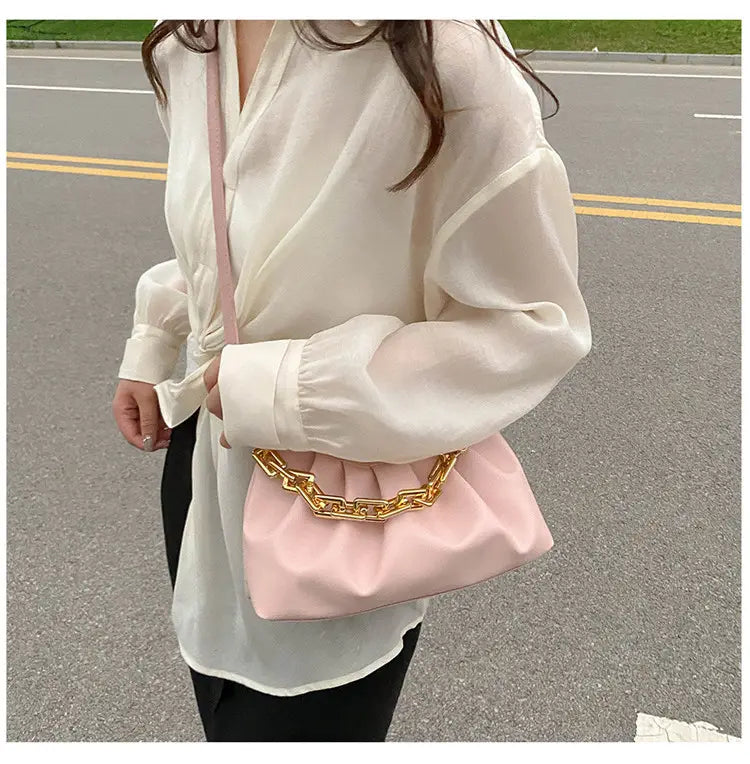 
                      
                        Show off your elegance with this spring 2023 fashion handbag in the shape of a cloud for women, practical and trendy
                      
                    