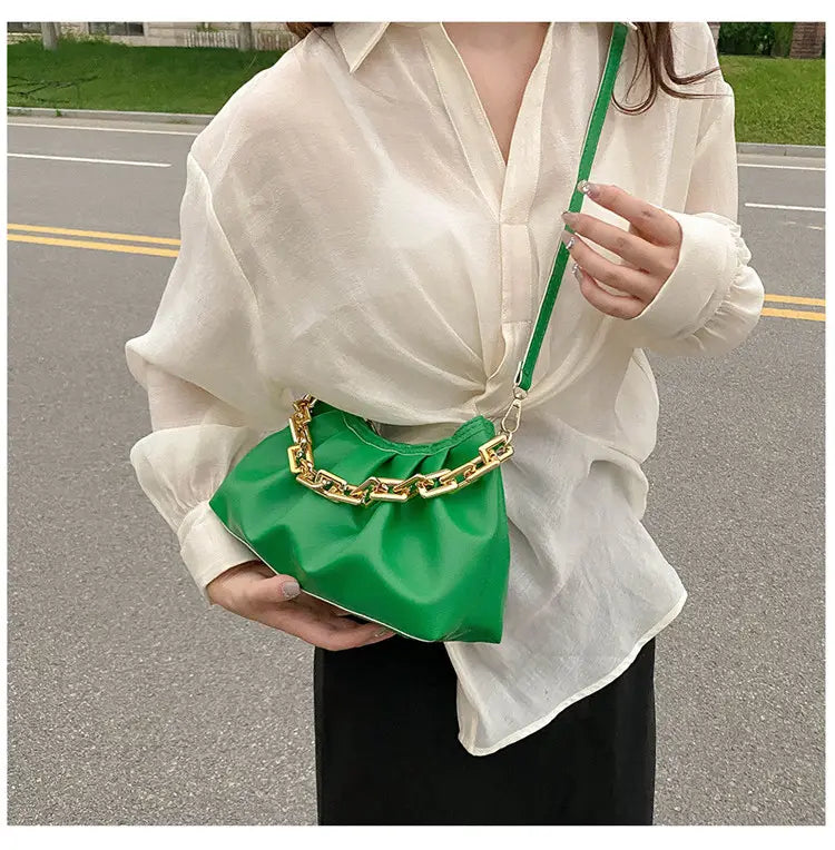 Affichez votre élégance avec ce sac à main mode printemps 2023 en forme de nuage pour femmes, pratique et tendance