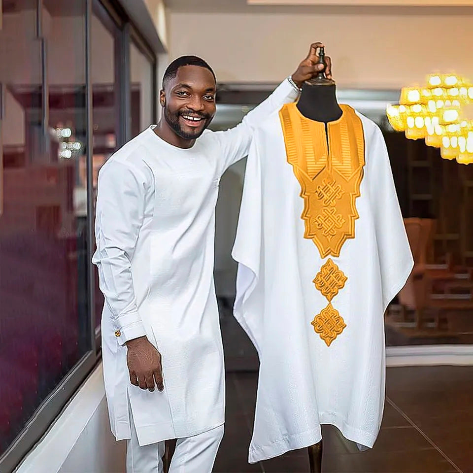 Élégance et sophistication avec notre Tunique Homme 3 pièces brodée dorée : Agbada