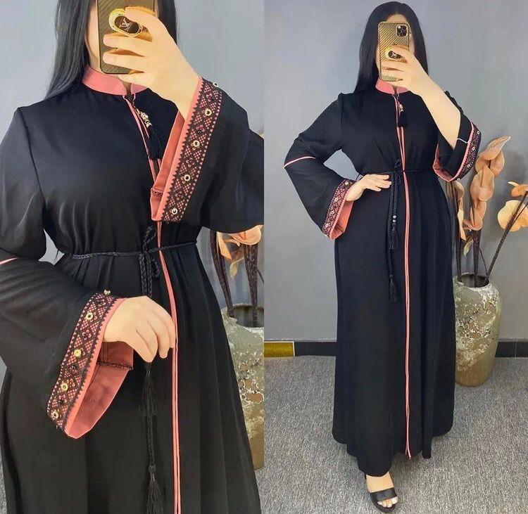 Abaya de Dubaï noir à manches longues avec designs uniques - Look élégant